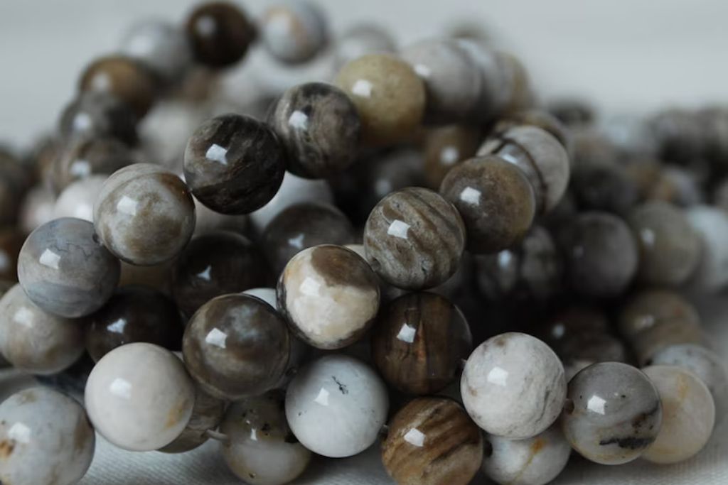 Silver Leaf Jasper: Meaning, Properties, Benefits To Know