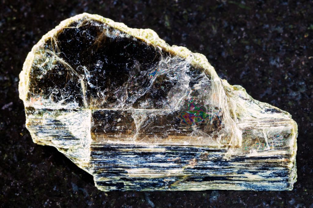 muscovite on granite platform